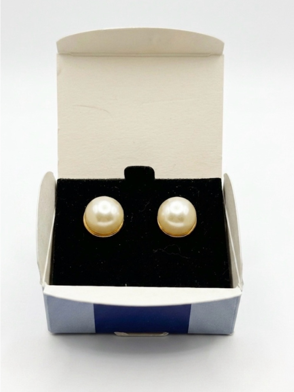Avon Classic Baroque Pearlesque  Stud Earrings w/Gold Accent VTG
